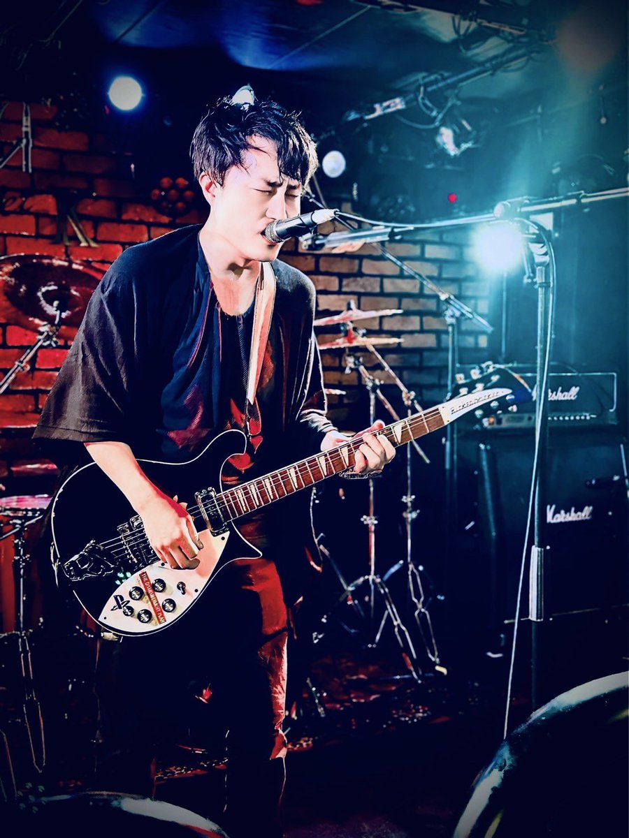 chroto_official's tweet photo. 昨日はカーニバルは時として祭リリィありがとうございました！
リリィノートとnainaiboysと3MANライブが出来て最高の1日になりました。
CHROTOのライブ写真を少しだけ上げておきます。 https://t.co/R8JhktdhNP
