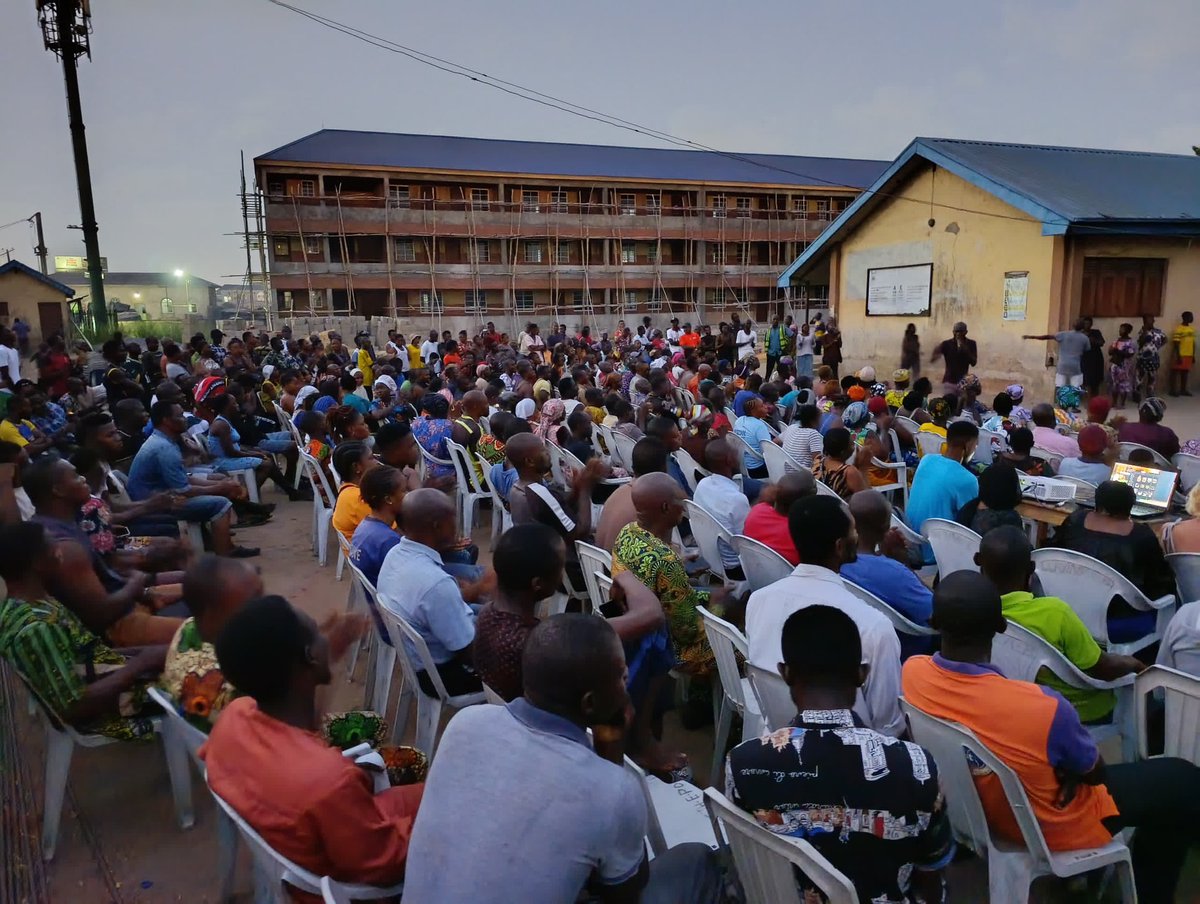 This weekend, #IlajeOtumara community gathered for a screening of #thelegendofthevagabondqueenoflagos — provoking discussion on next steps in resistance to face looming threat of #ForcedEviction of 10,000+ people in the area — stand with us to #SaveOtumara &amp; #EndForcedEvictions