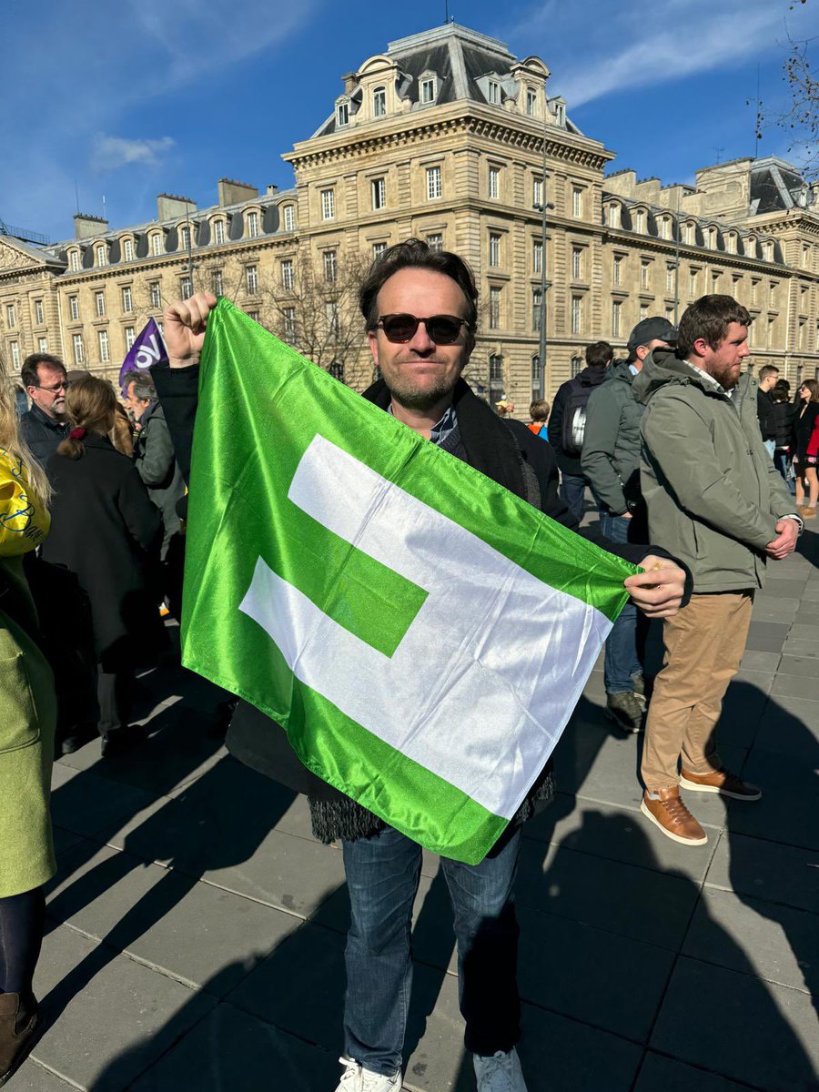 Grande mobilisation pour #Ukraine
Les fédéralistes au côté de l’Ukraine pour une paix juste <a href="/UEF_France/">Union des Fédéralistes Européens 🇫🇷 🇪🇺 🇺🇦</a> <a href="/MouvEuropeen_Fr/">Mouvement Européen - France</a> <a href="/UEF_IDF/">UEF Ile-de-France</a> <a href="/JeunesEuropeens/">Les Jeunes Européens - France</a>