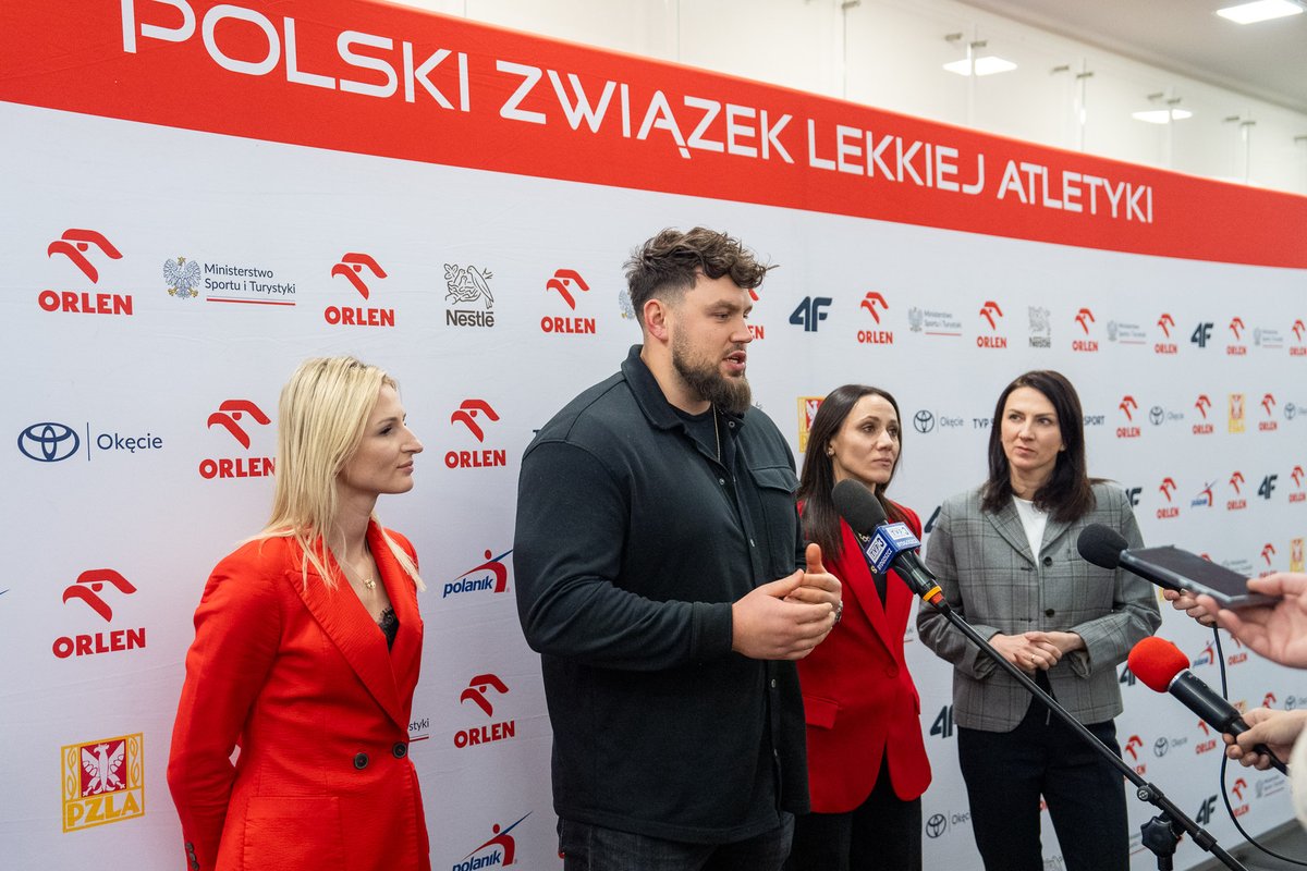 🤝 Przed rozpoczęciem ostatniej sesji HMP w biurze prasowym <a href="/ArenaTorun/">Arena Torun</a> z dziennikarzami spotkali się przedstawiciele nowej 𝗞𝗼𝗺𝗶𝘀𝗷𝗶 𝗭𝗮𝘄𝗼𝗱𝗻𝗶𝗰𝘇𝗲𝗷 𝗣𝗭𝗟𝗔 🥇

✊ Przewodniczącą została mianowana 𝗠𝗮𝗿𝗶𝗸𝗮 𝗣𝗼𝗽𝗼𝘄𝗶𝗰𝘇-𝗗𝗿𝗮𝗽𝗮ł𝗮🏆

#PZLAMP <a href="/GrupaORLEN/">ORLEN</a>