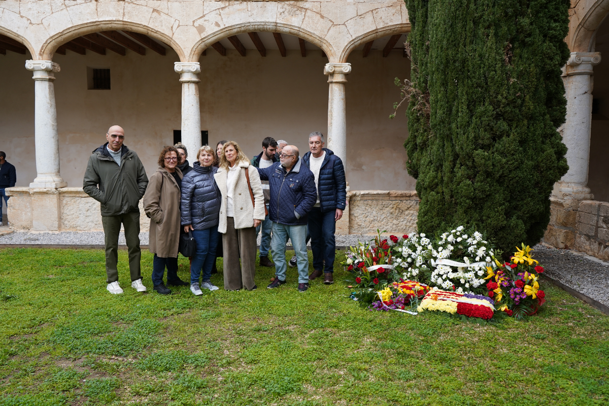 incaciutat's tweet photo. 🗓️ Dins el marc Inca té memòria, avui s'ha duit a terme l'acte central del cicle 'Memorial de l'oblit' en el Claustre de Sant Domingo📍

👉 On s'ha retut un homenatge a la figura d'Andreu París. https://t.co/nfzYV5wHVx