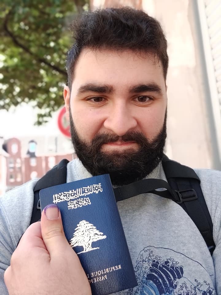 Reminder for Germans today:
GO VOTE.

I only exercised this privilege once in my entire life 3 years ago.

Today I watch &amp; count on you to not succumb to those pointing fingers at immigrants for the woes of their own actions over decades, and those allying with fascists.

Please.