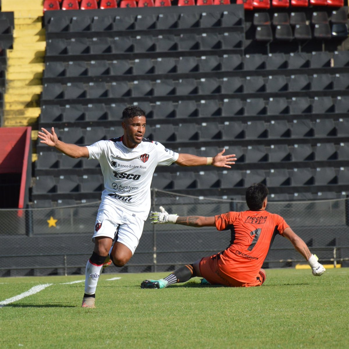 Juli Gomez tweet media