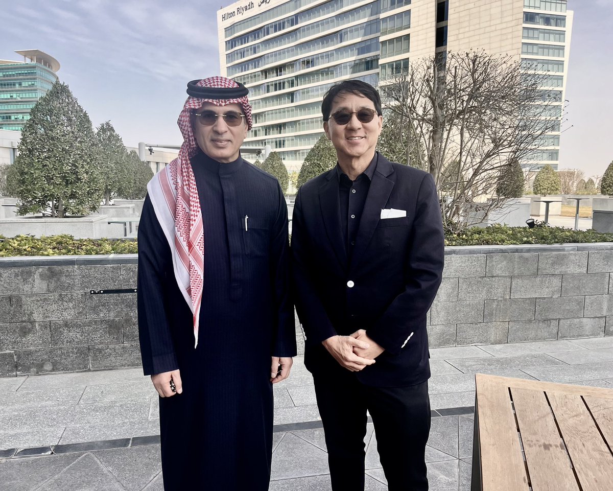 CurtisSChin's tweet photo. @saudi_mf @BorisJohnson @realDonaldTrump @mocsaudi_en @TanotiCrafts @Saudi2034 @FIFAcom @FIFAWorldCup @Saudi2034AR @AllaliOfficiel @VisitDiriyah @aawsat_eng @AsharqNews @EmanAldhahri @RITMAGIC @ndtv @SalmanAldosary @Najlaahb @BadrAlQahtani @AGBInsight @grvlx001 @AlArabiya @KSAmofaEN @JapanEmbassyKSA @USAinKSA @IndianDiplomacy @UKinSaudiArabia @UKAmbKSA @dya_bamakhrama @VisitSaudi @VisitSaudiAR @SaudiAirlinesEn @Saudi_Airlines @SaudiTourism @AngelaChitkara @SBAgovSA @SaudiEmbassyUSA @SaudiVision2030 @FortuneMagazine @Fomexsa @SteffenDamborg @Trendwolves @ADB_HQ @Cristiano @AlNassrFC @AlNassrFC_EN #SaudiArabia ๐ธ๐ฆ โ #TripleBlessed.
Honored to meet Mohammed bin Fahd Al-Harthi, CEO of the Saudi Broadcasting Authority & President of the #SaudiMediaForum, delighted to be in Riyadh during #SaudiFoundingDay, & thankful to Sondos, Yusuf, Khalif & all the @saudi_mf team. ๐ https://t.co/g7ByDP0GsE