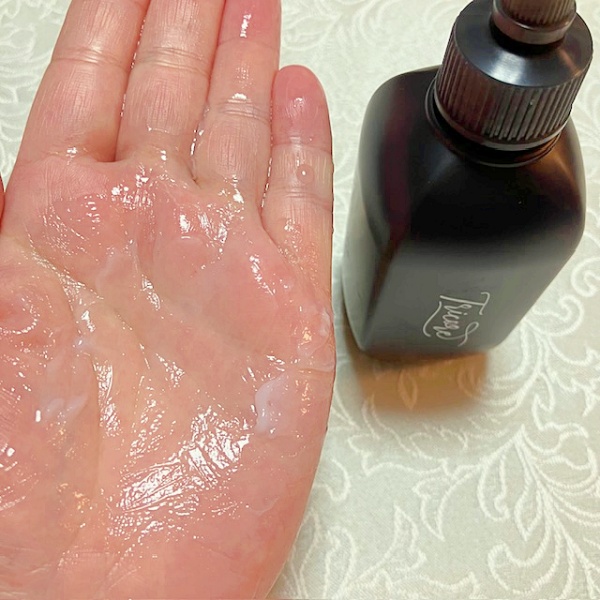 tealife8778's tweet image. 液体からクリームに変わる新感覚の生トリートメント「Tricore温感ヘッドスパトリートメント」

乾燥でパサつきが気になるこの時季ですが濃密パックをした感じで、髪はしっとりとした使い心地で大のお気に入り！

#PR　#tricore　#トリコレ　#温感生トリートメント　#トリコレでちゅるん髪　#韓国コスメ