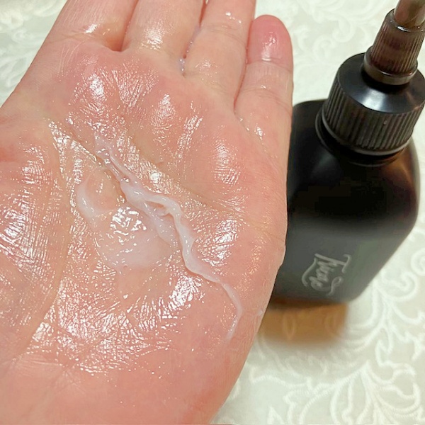 tealife8778's tweet image. 液体からクリームに変わる新感覚の生トリートメント「Tricore温感ヘッドスパトリートメント」

乾燥でパサつきが気になるこの時季ですが濃密パックをした感じで、髪はしっとりとした使い心地で大のお気に入り！

#PR　#tricore　#トリコレ　#温感生トリートメント　#トリコレでちゅるん髪　#韓国コスメ