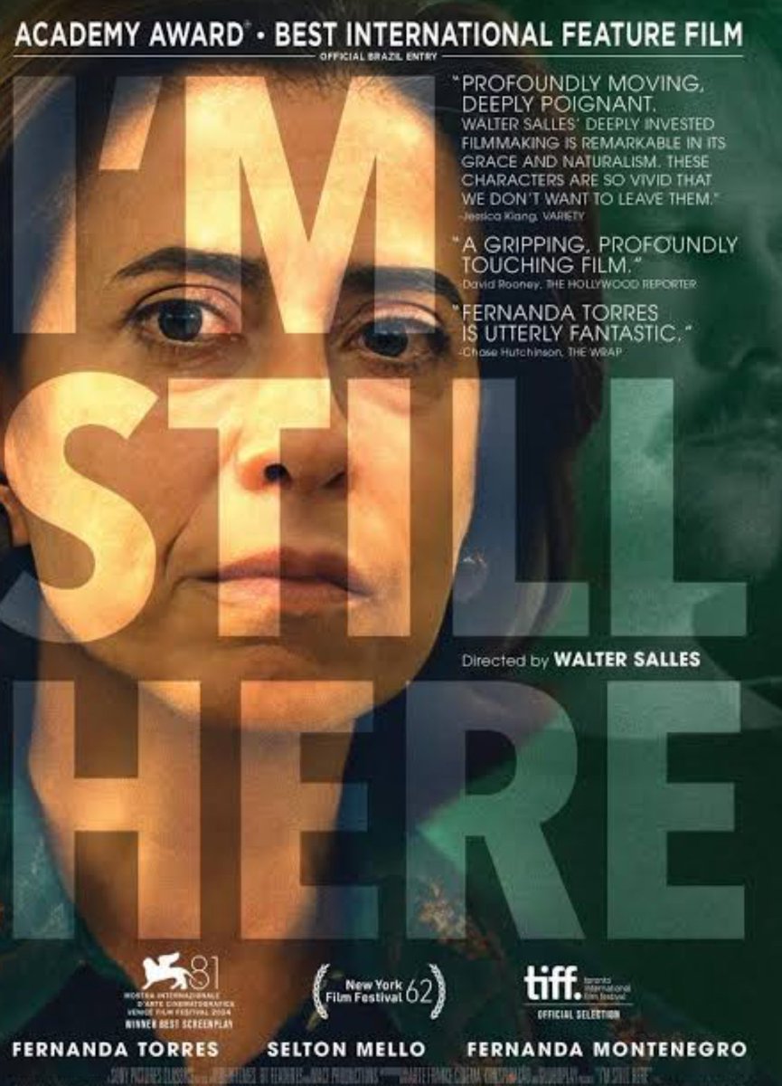 En #AunEstoyAqui todo es monumental: guion, interpretaciones, ambientación, música. #FernandaTorres está grandiosa con un homenaje a la resiliencia y dignidad. El cine de LatAm se eleva con esta obra maestra de dolor e historia, que conmueve hasta la última fibra. Inolvidable.