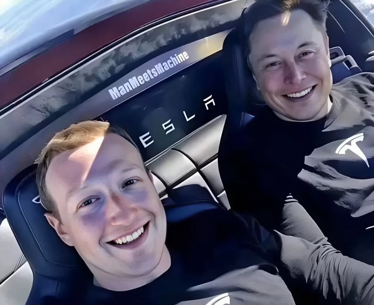 رجلان ثريان يتأملان شخصًا فقيرًا.