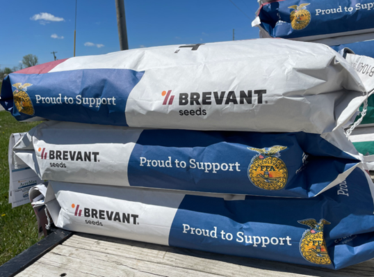 💙 Brevant® Seeds' Turn the Bag Blue &amp; Gold program provides FFA students with industry experience while raising funds for their chapter in the process! Read more about how it's shaping future ag leaders here 👉 bit.ly/4b6rltr