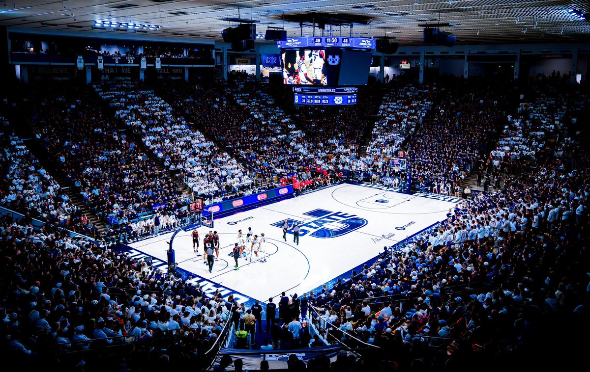 🔵⚪️🔵⚪️🔵⚪️🔵

You looked great last night 😍