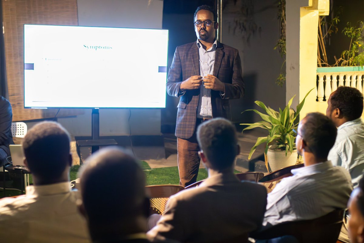 AsmaDhamac's tweet photo. We marked a milestone by starting the mental health conversation amongst men.. #alhamdulilah 
‘Real strength is opening up. Let’s talk about men’s mental health’ 

📸 @veinte_creation 🙌🏽 

Special Thanks to #drabdifatah
#BreakTheStigma #MensMentalHealthMatters #sirtamaankacenter https://t.co/nrQ79cQVka