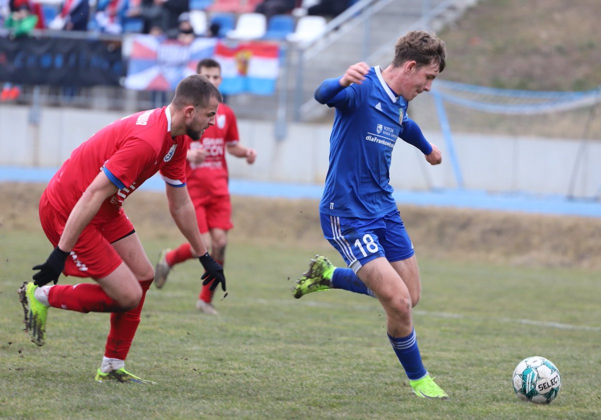 🏆 PUCHAR JEDZIE DO LEGNICY ‼️

📆 W niedzielę zespół Miedzi II Legnica zmierzył się na wyjeździe z Odrą Ścinawa w ramach finału JAXAN Dolnośląskiego Pucharu Polski Podokręgu Legnica. Zielono-niebiesko-czerwoni pokonali rywali 2:1 💪

⚽️Odra Ścinawa - Miedź II Legnica 1:2 (0:1)