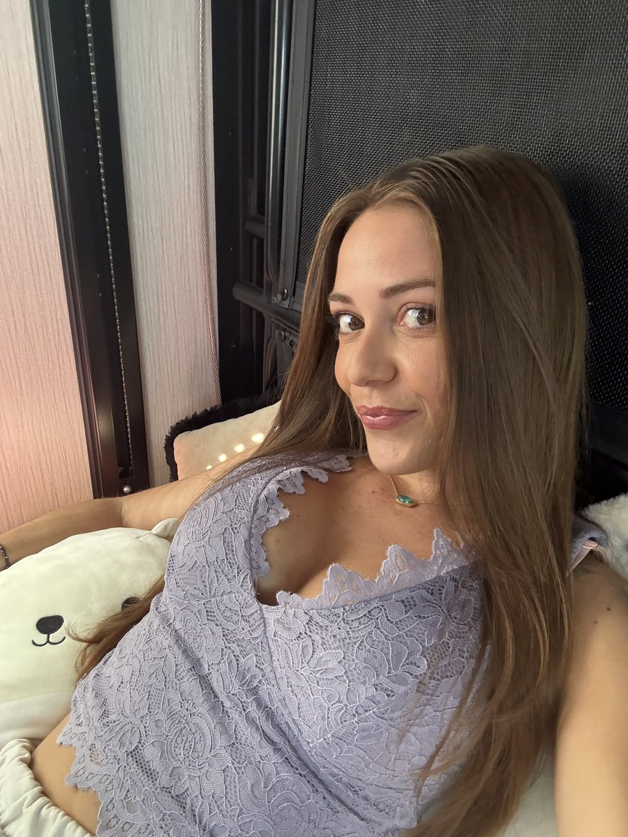 Bambibabii69's tweet photo. I need a new cuddle buddy:) https://t.co/AXUUB3PgKP