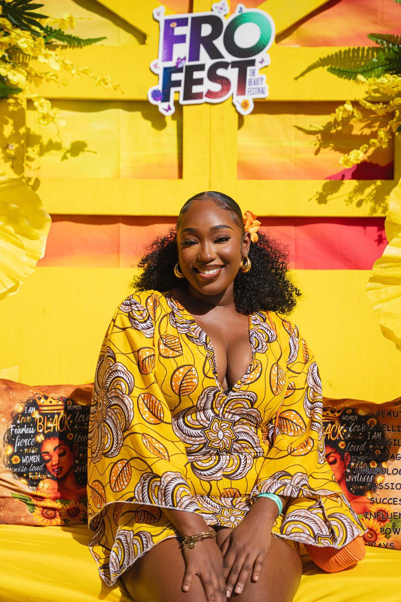 johlithedolly's tweet photo. brown skin girl 💛#frofest2025 https://t.co/JNlCGPwwgV