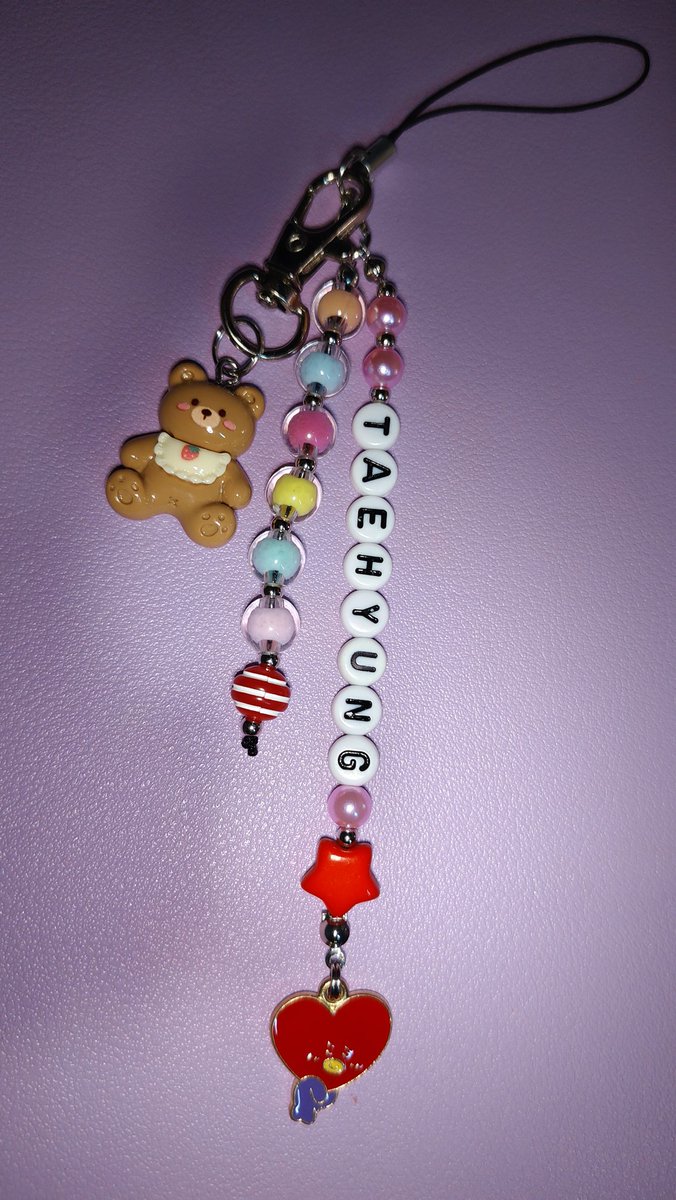 _The7inMyHeart_'s tweet image. Maknae line phone chain💜
#phonechain #phonestrap #bracelet
#custom #bts