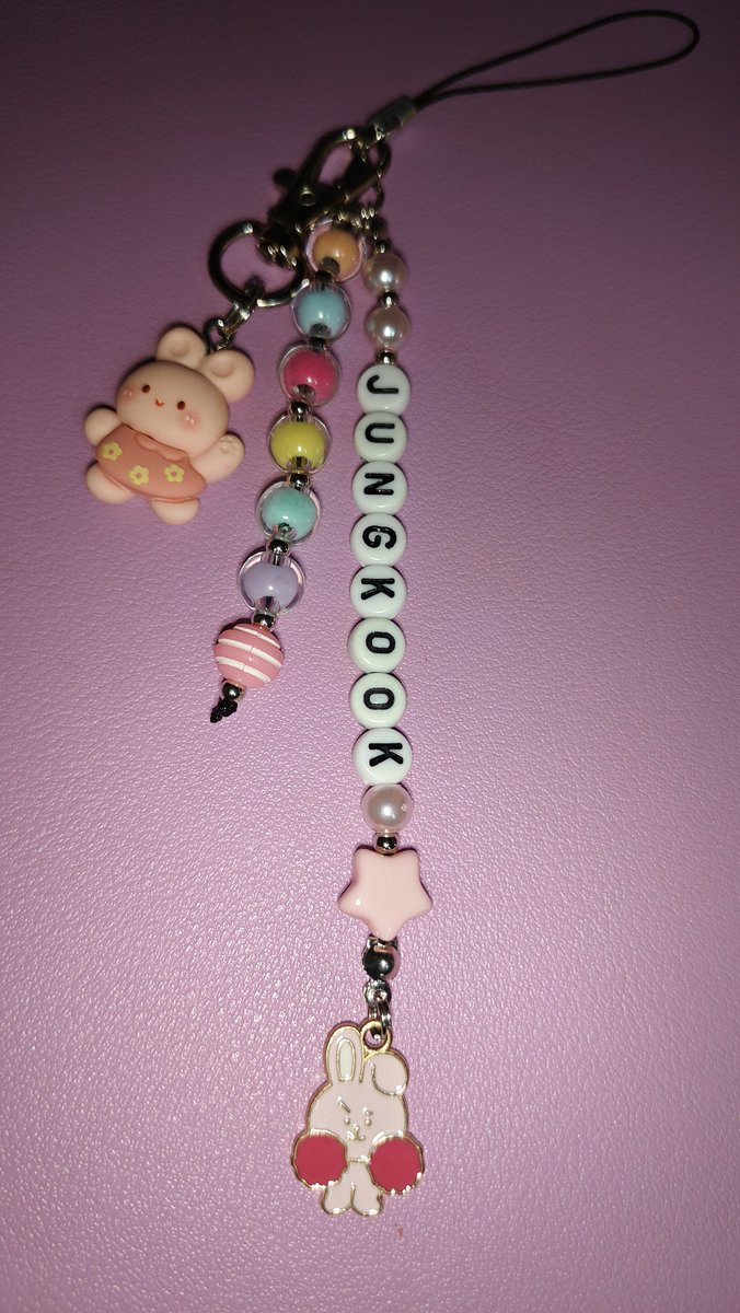 _The7inMyHeart_'s tweet image. Maknae line phone chain💜
#phonechain #phonestrap #bracelet
#custom #bts