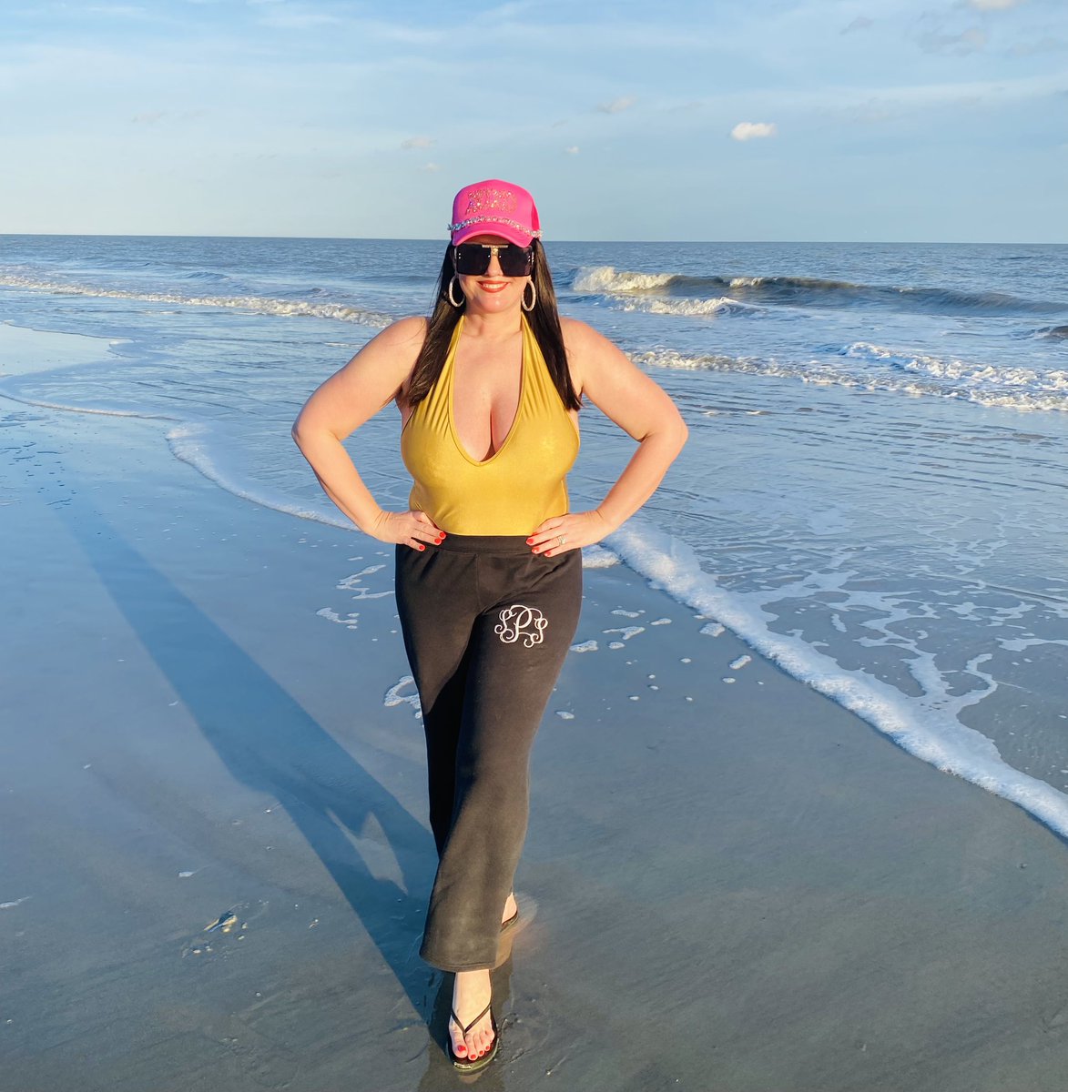 SummerPeavy's tweet photo. Valentine’s Day fun at Hilton Head Island, SC 🏝️🥰❤️🌹🎁@TownofHHI https://t.co/QA9fJHWJcN