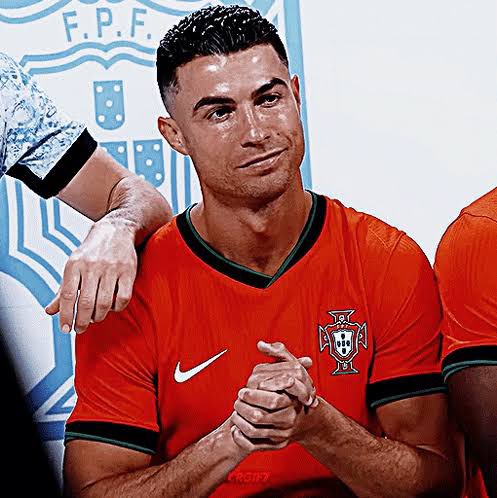 CristianoXtra_'s tweet photo. 🚨🗣Benzema:

"If Cristiano Ronaldo thinks he's the best in history, then he is". https://t.co/4FkQpdKwzb