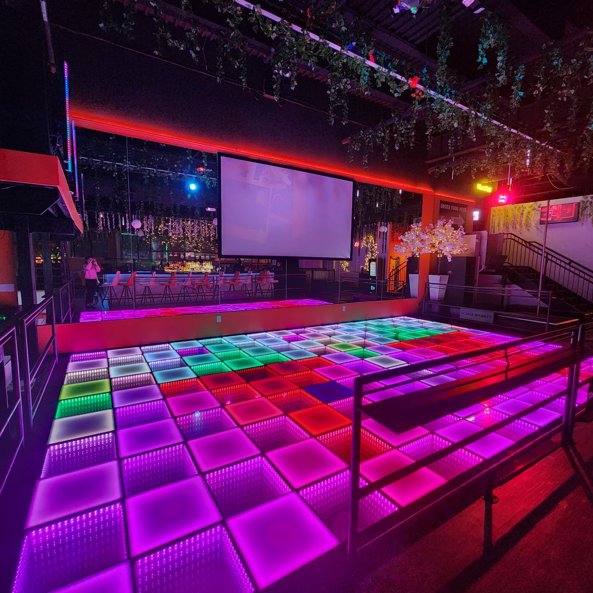 KrushOmaha's tweet photo. Who’s ready for Sunday Funday at Krush? ✨ Because the only way to prep for the week ahead is by lighting up Omaha’s ONLY LED dance floor and letting loose the right way! https://t.co/G3sbAAY0bV