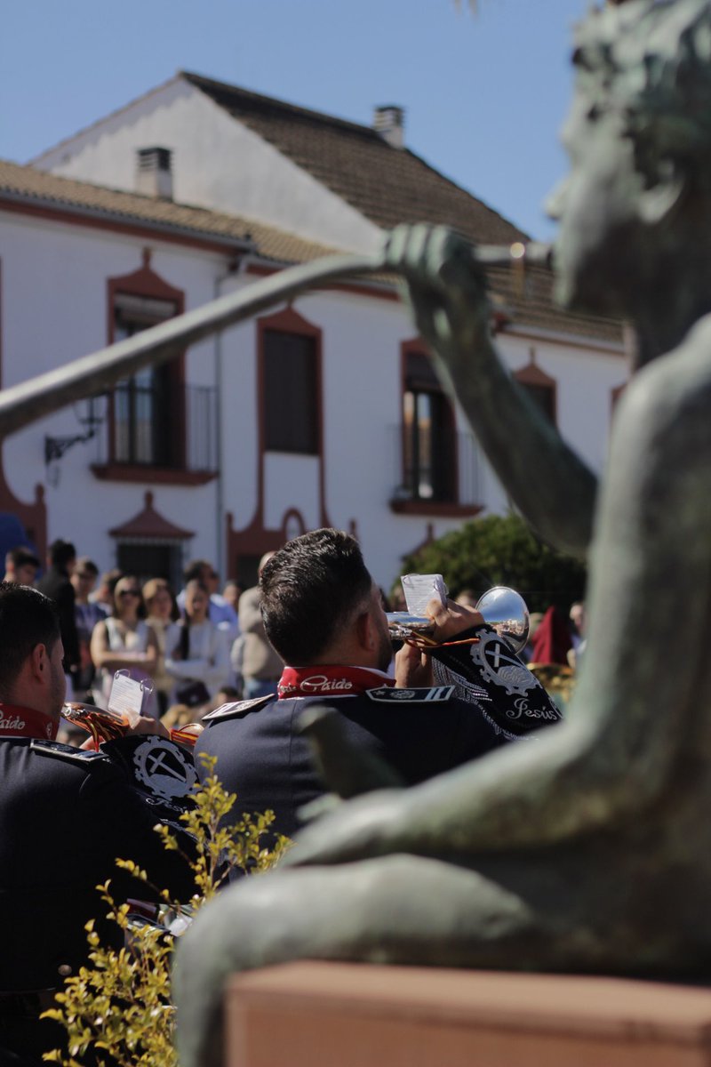 AMJesusCaido's tweet photo. Tocar para nuestro pueblo es rendir homenaje a nuestras raíces, es caminar al ritmo de la pasión y la tradición. Es dejar que la música cofrade hable donde las palabras no llegan. Porque tocar para nuestro pueblo… es tocar con el corazón.

Gracias por el día de hoy✨ https://t.co/mUB147FBVf