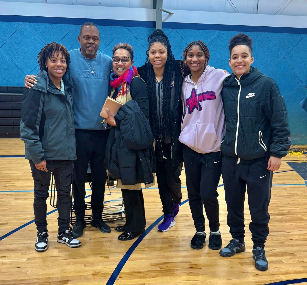 COACH ICE/Bellevue University/RETRO HOOPS (@thinmanx11) on Twitter photo Got two big W's to finish the regular season, arrived back home around 2am this morning and still made it to 10am Bridge church service ππΎ
<a href="/Braandii123/">Brandi Dunn</a>
<a href="/kiyyah_m42/">kiyyah</a>
@josias_m1
<a href="/gmo0623/">Gabriela Moore</a>
<a href="/ayee__ashaa/">Asha Scott</a> your mom made it π
#BlessedAndGrateful
#π»πππΎβ¬οΈ Got two big W's to finish the regular season, arrived back home around 2am this morning and still made it to 10am Bridge church service ππΎ
<a href="/Braandii123/">Brandi Dunn</a>
<a href="/kiyyah_m42/">kiyyah</a>
@josias_m1
<a href="/gmo0623/">Gabriela Moore</a>
<a href="/ayee__ashaa/">Asha Scott</a> your mom made it π
#BlessedAndGrateful
#π»πππΎβ¬οΈ