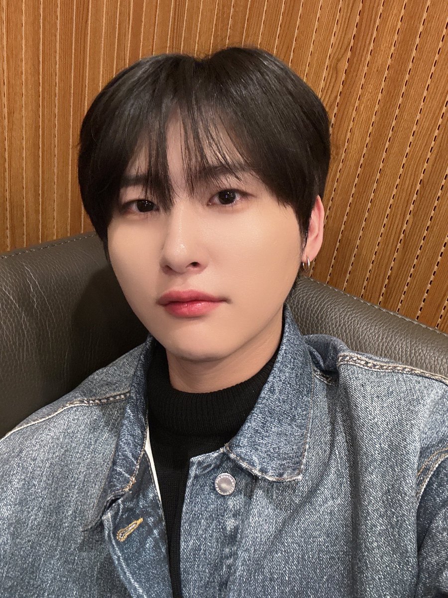 HeirByChance's tweet photo. @𝚓𝚞𝚗𝟶𝟶 𝐦𝐚𝐝𝐞 𝐚 𝐩𝐨𝐬𝐭 𝐭𝐨: '𝚙𝚞𝚋𝚕𝚒𝚌'

company lunch fit check. https://t.co/zDQV8nOpn2