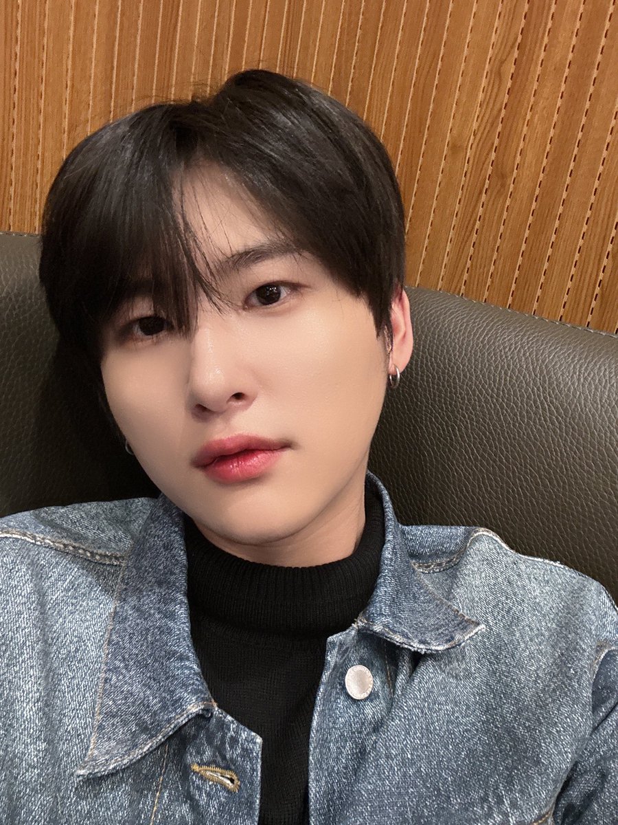 @𝚓𝚞𝚗𝟶𝟶 𝐦𝐚𝐝𝐞 𝐚 𝐩𝐨𝐬𝐭 𝐭𝐨: '𝚙𝚞𝚋𝚕𝚒𝚌'

company lunch fit check.