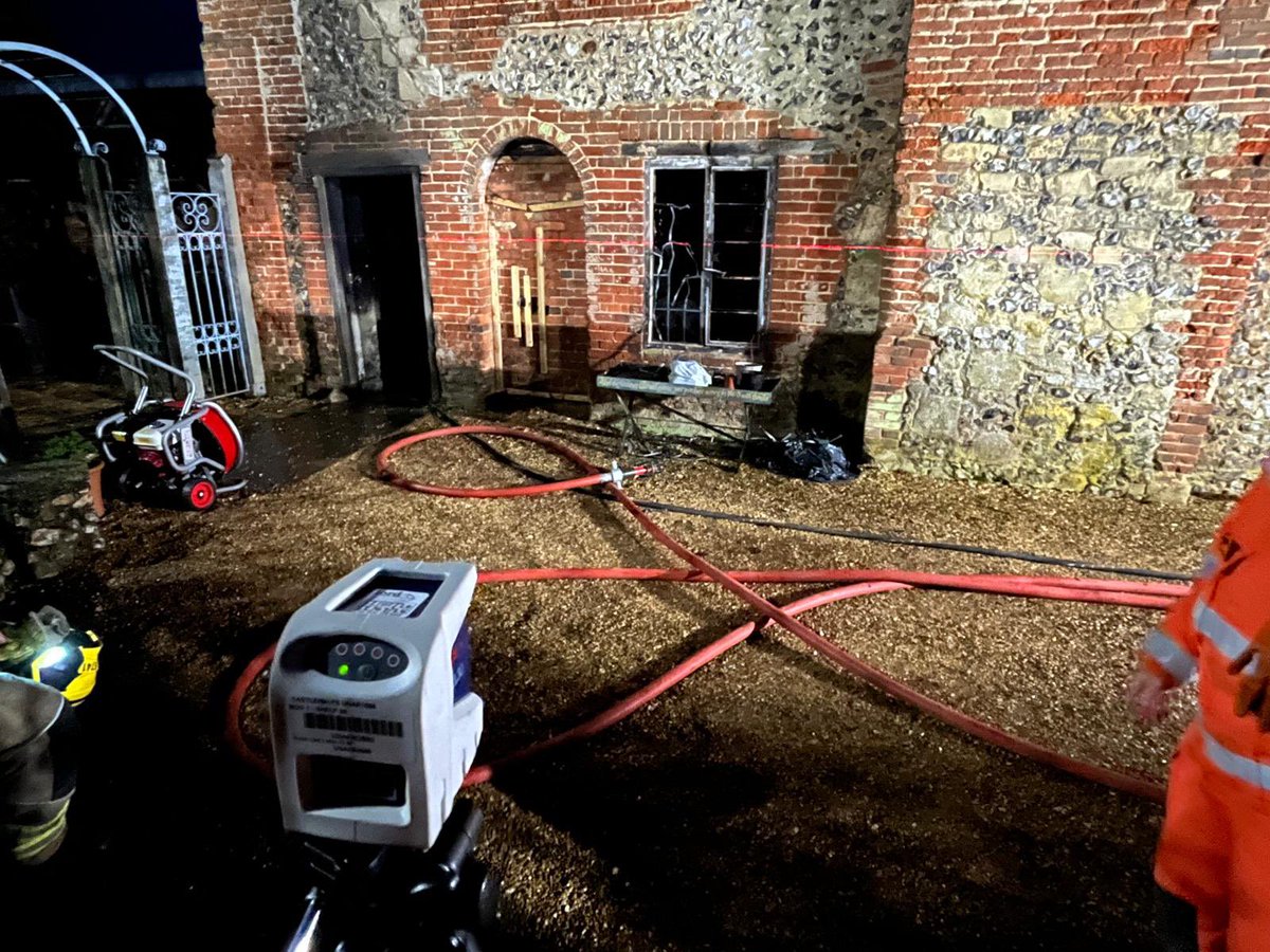 HantsIOW_USAR's tweet image. 🚨call-out 23/2/25 @ 03:39. The team were called to a devastating fire that damaged a 17th century building in Romsey. We provided structural monitoring during operations and fed back our results to the incident commander. @HantsIOW_fire