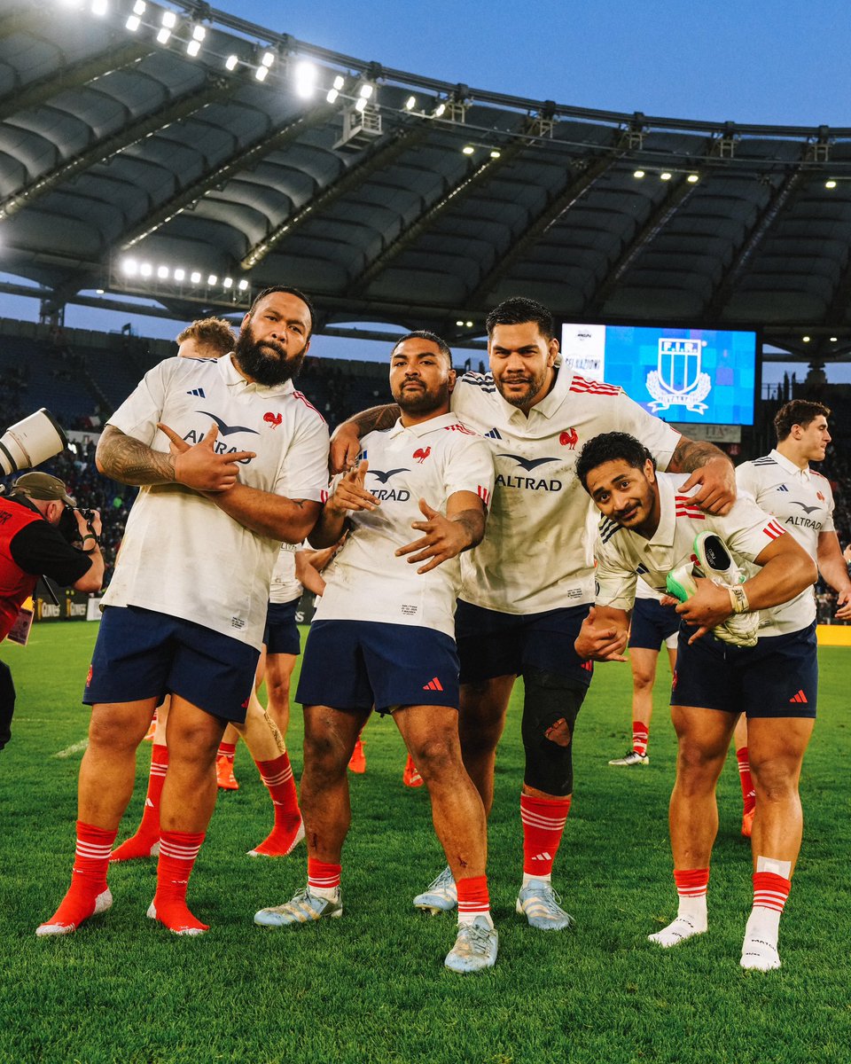 yorammoefana's tweet photo. Force collective 🇫🇷
#ITAvFRA https://t.co/6lKAkHIx9I