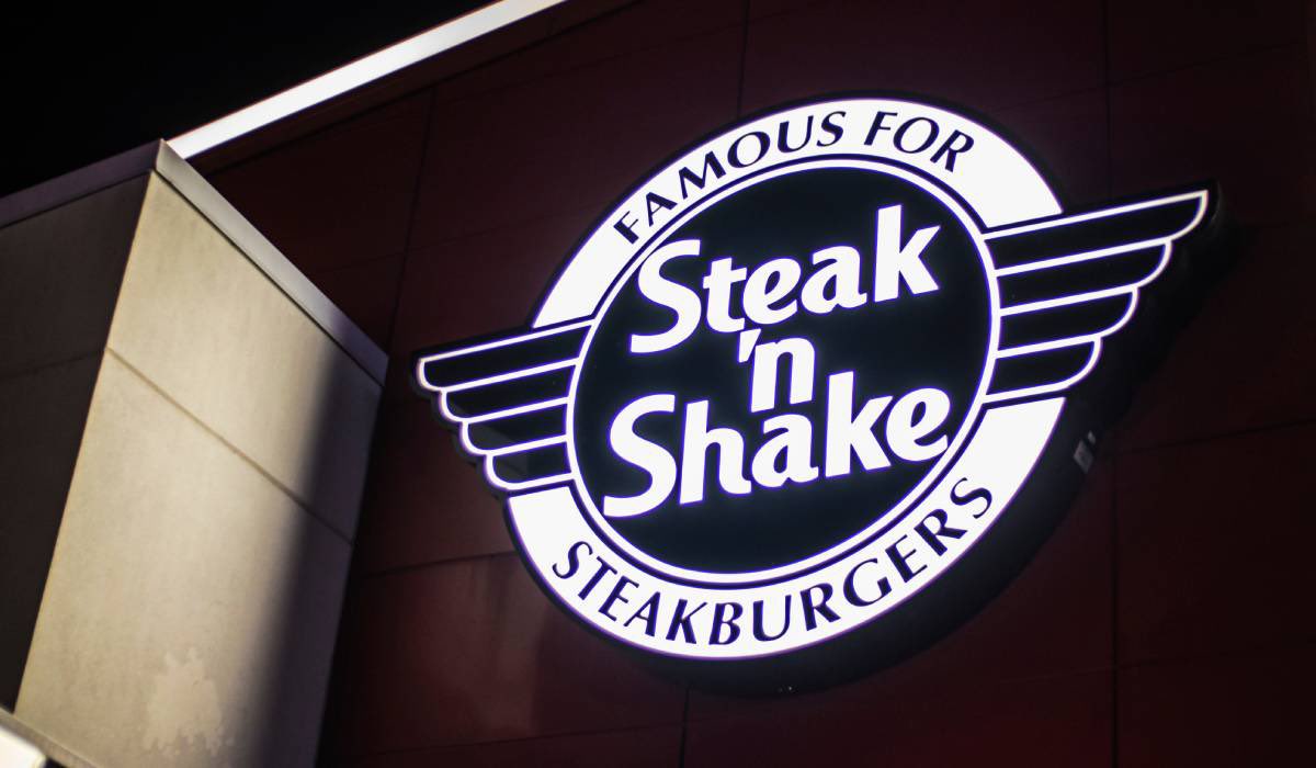 I saw an article saying Steak ‘N Shake was switching to beef tallow to cook their fries.  The article said that the positive is Steak ‘N Shake is going back to more traditional healthier fats and that the fries would taste better.  Then the article said that the negative is this