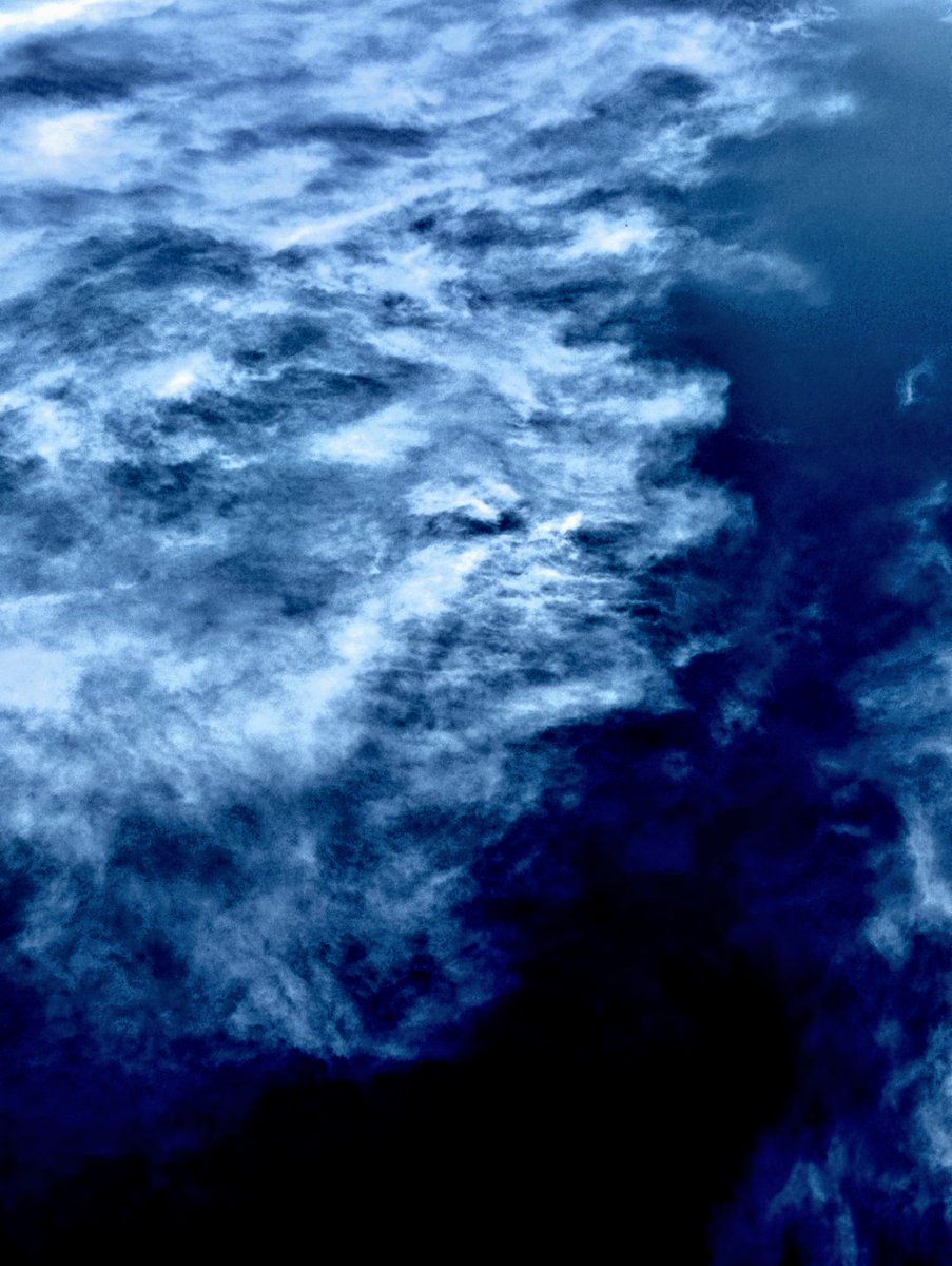 918nluv's tweet photo. @harmonicLattice @Raggedyedge1 Adding unmodified photos helps with people thinking they are fakes and let's them work with it on their own to see what they come up with. Turn that upside down- he's beastly from this angle but upside hes beautiful with a sharp and prominent nose https://t.co/snVpm5carH