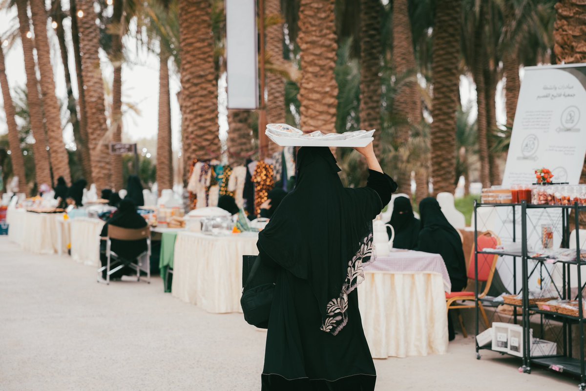 falaleeh1's tweet photo. 📸| مشاهد من سوق الفلاليح في جادة السواقي 🌴 بمحافظة #البكيرية في يومه الرابع والذي يستمر حتى يوم الخميس القادم.

#القصيم https://t.co/PpQPZHnMLM