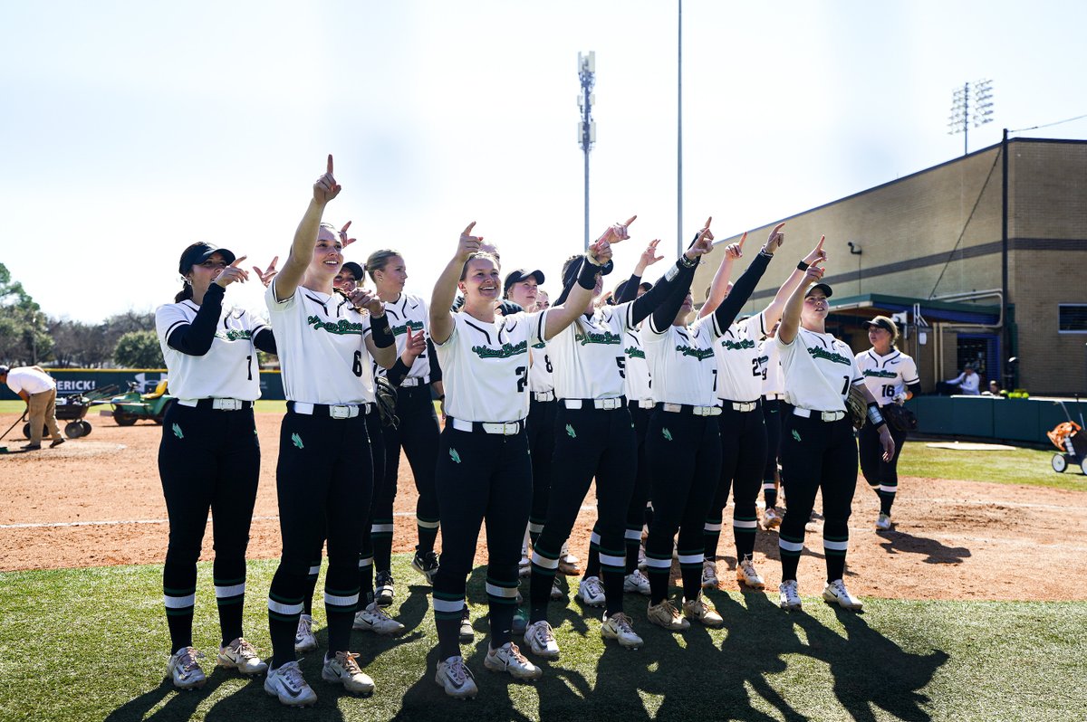 Postgame Tradition 💚

#GMG 🟢🦅