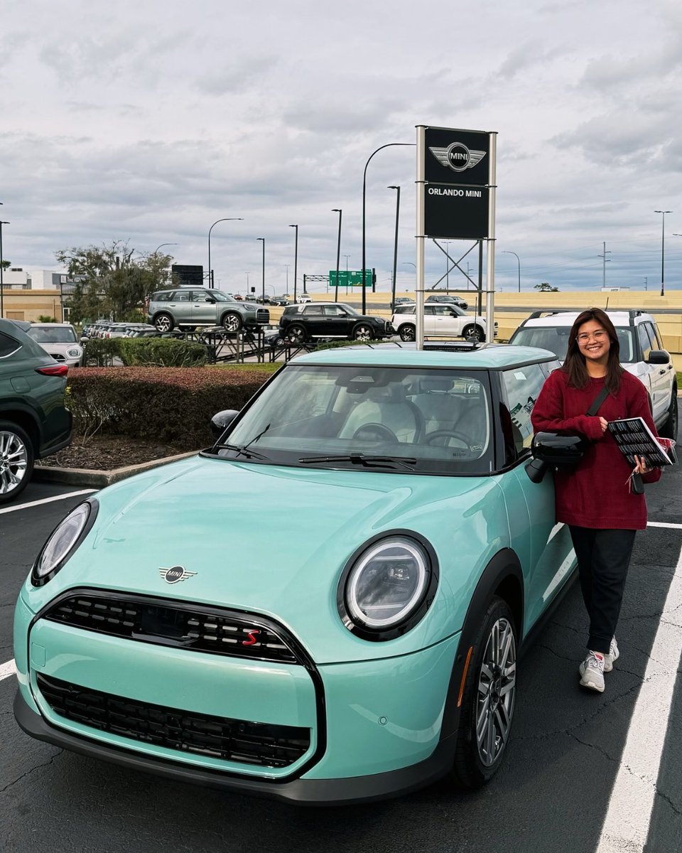 FieldsAuto's tweet image. 🎉 Big congrats to Cristina S. on her FIRST car ever—a gorgeous 2025 MINI Cooper S in Ocean Wave Green! 🌊💚 Huge thanks to Motoring Advisor Francisco Munoz for making it happen. Welcome to the MINI family, Cristina! 🚗✨

#OrlandoMINI #MINICooperS #FirstCar #OceanWave #MINILove
