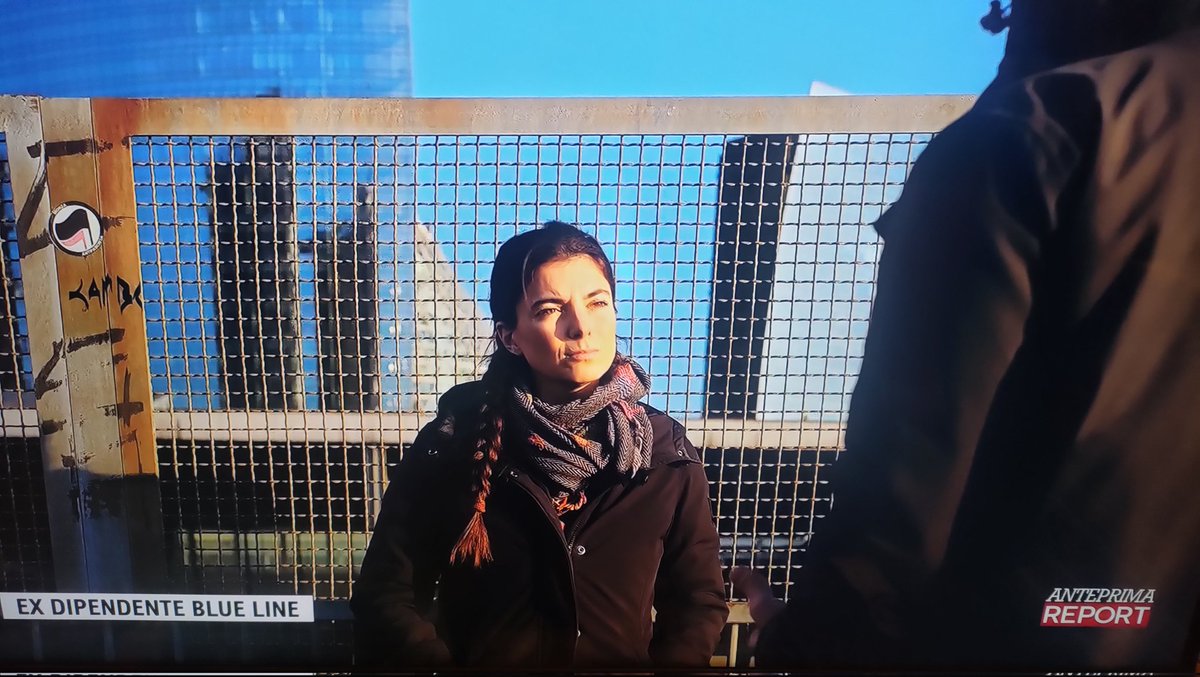 unoenessunoe's tweet photo. La #BlueLine (società che commercia in gamberetti) pagava milioni a #Brambilla e alle sue segretarie politiche e all'autista. Usava la società come bancomat, come fatto per la #Leidaa #report https://t.co/WtIWoqNPRK