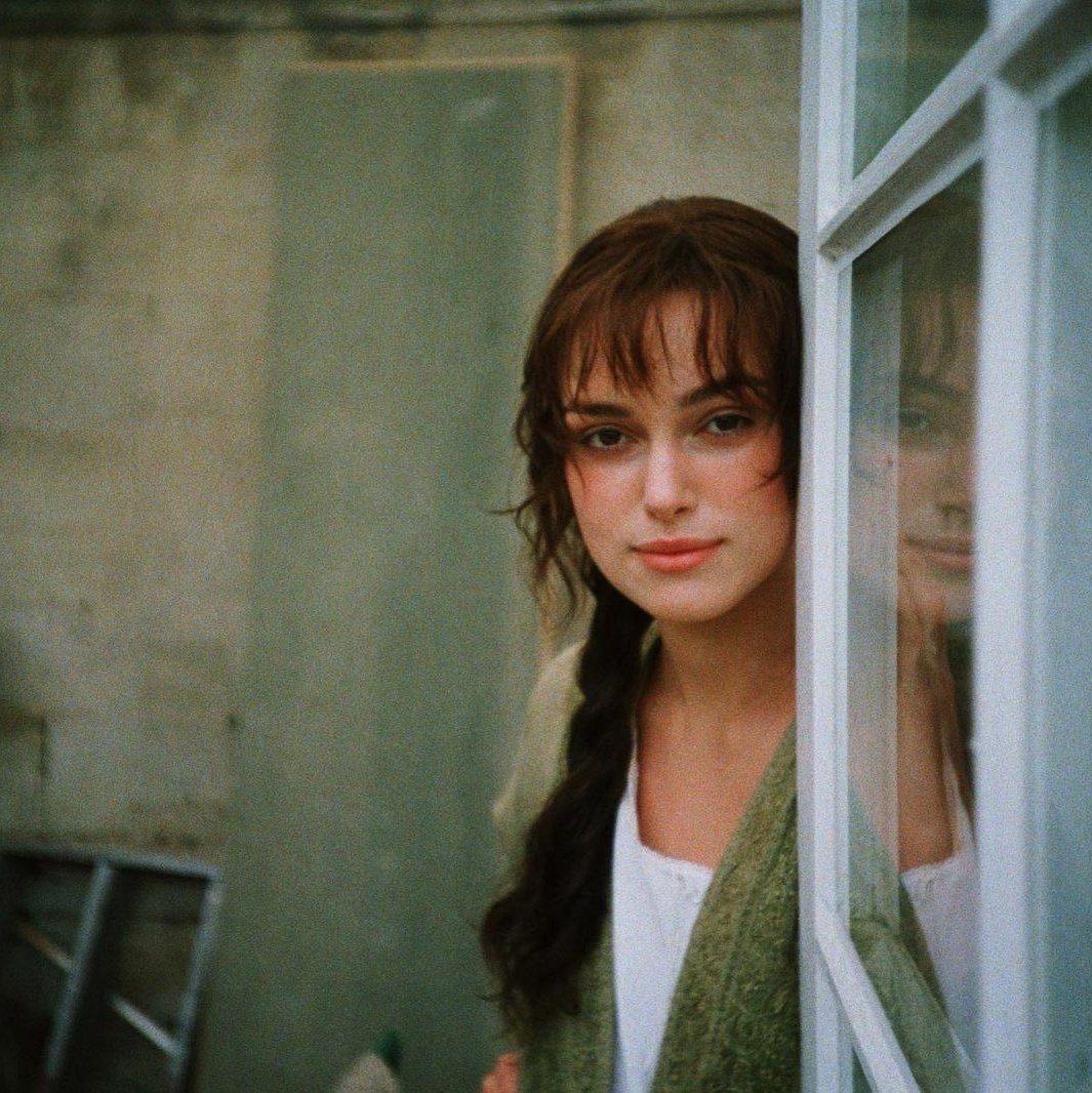 TheCinesthetic's tweet photo. BTS of pride &amp; prejudice, 2005 https://t.co/XSyjnO5V0j