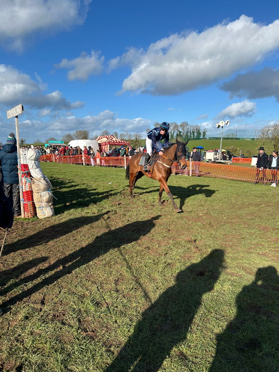 Well done <a href="/wrosscrawford/">Ross Crawford</a> training Bold Fury to clinch the Winner Of One yesterday. Young Thomas Craig Kileff

Even had time to pose for the camera with a circuit to go📸
