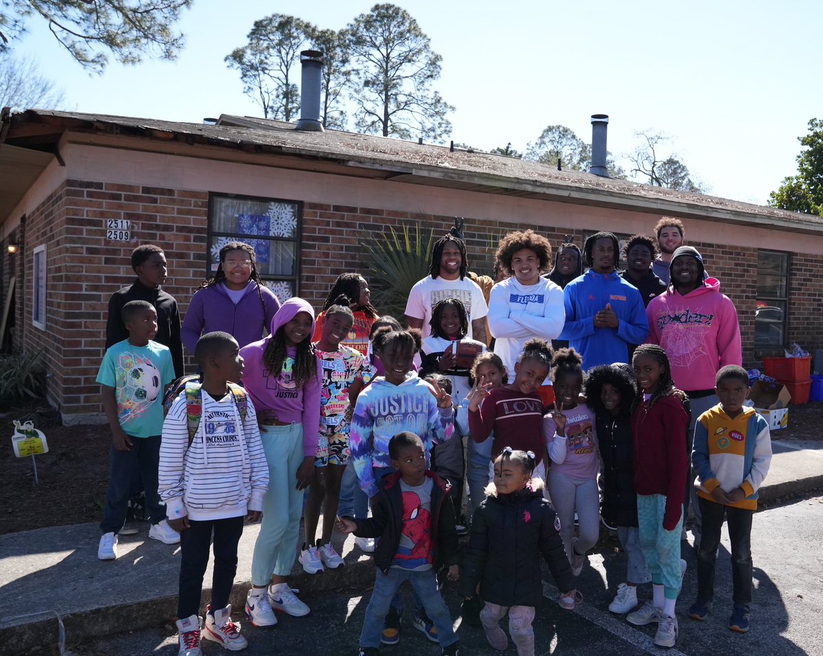 We had a great time being able to give back to the Gainesville community! Food insecurity is a big problem and You can be part of the fight against hunger-support @breadofthemightyfoodbank and help families in our community! @fl_victorious #FVFoundation