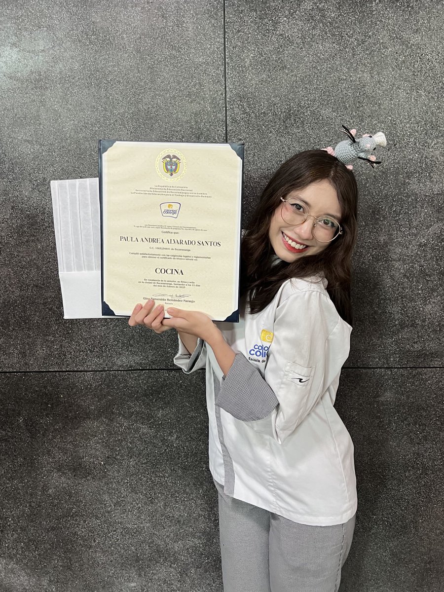 Paudipou's tweet photo. Oficialmente una chefcita ♥️ https://t.co/xjETMno7W2