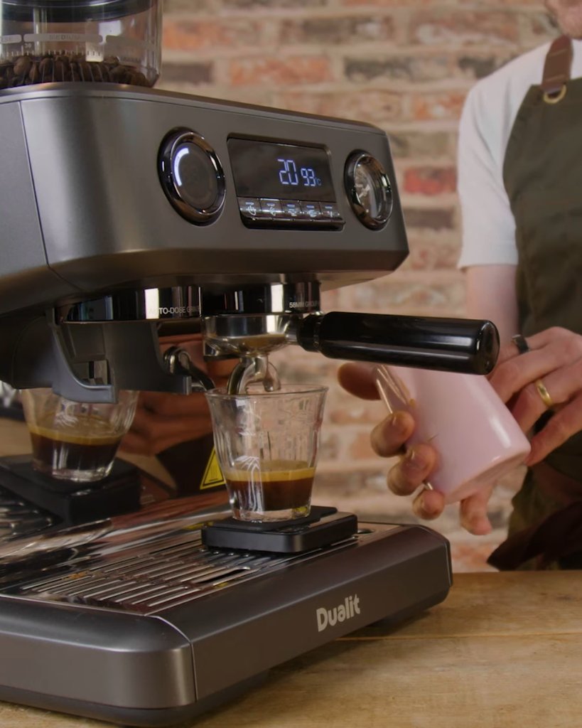 ukcoffeeblog's tweet image. What are your thoughts on the Dualit Espressivo Pro? 😁☕️

#coffee #coffeetime #espressomachine #coffeemachine #baristalife
