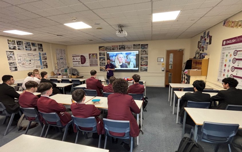 G Clarke (@g_conomics) on Twitter photo Great to welcome alumnus Daniel Mallett (2007-2014) back to <a href="/Emmanuelctc/">Emmanuel College</a>. Daniel, now at <a href="/Siemens_Energy/">Siemens Energy</a>, shared valuable insights on Engineering apprenticeships, offering advice on roles and the competitive application process. Apply by Feb 25! #EngineeringCareers #Apprentices Great to welcome alumnus Daniel Mallett (2007-2014) back to <a href="/Emmanuelctc/">Emmanuel College</a>. Daniel, now at <a href="/Siemens_Energy/">Siemens Energy</a>, shared valuable insights on Engineering apprenticeships, offering advice on roles and the competitive application process. Apply by Feb 25! #EngineeringCareers #Apprentices