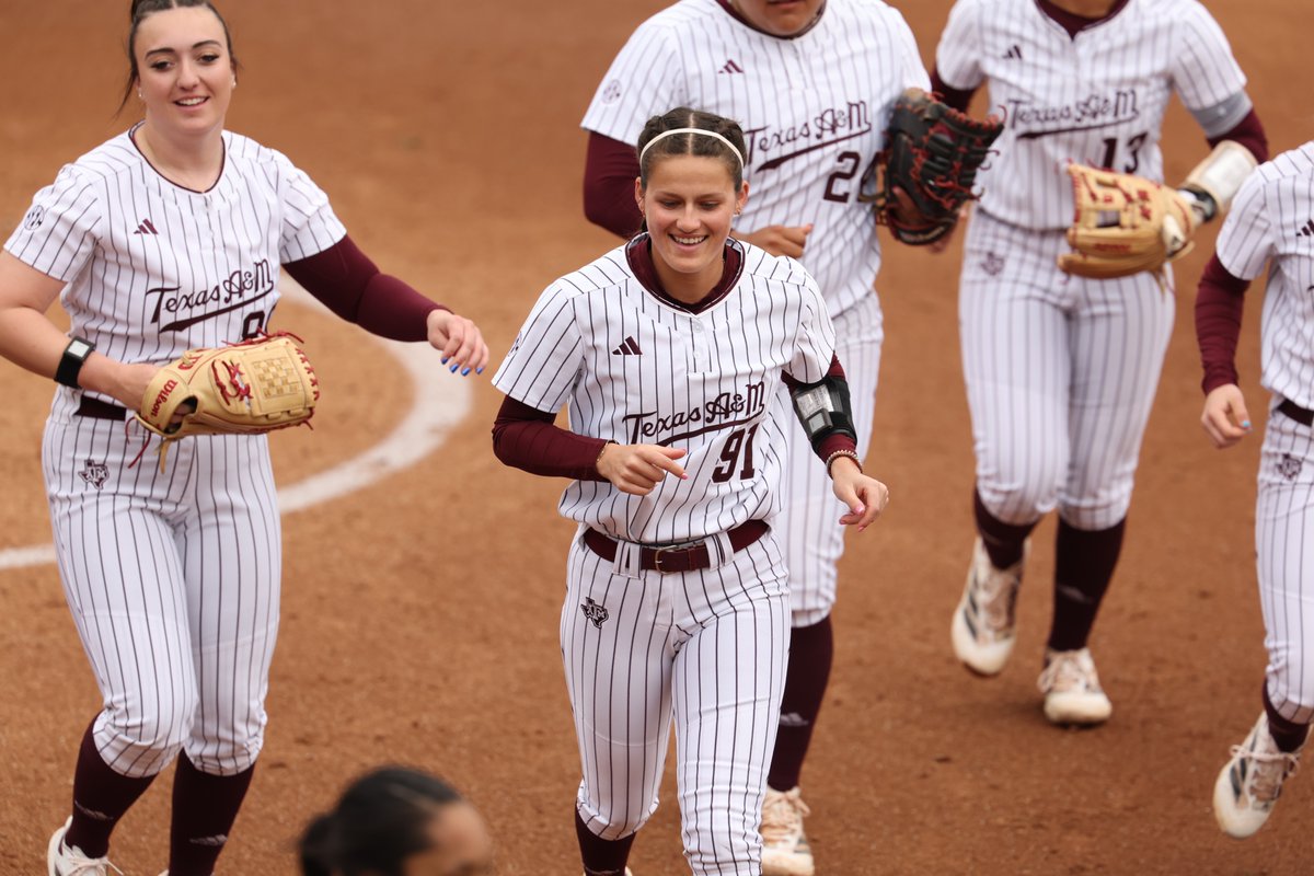 Something about Kramer and those fences in foul territory 👏 

#GigEm