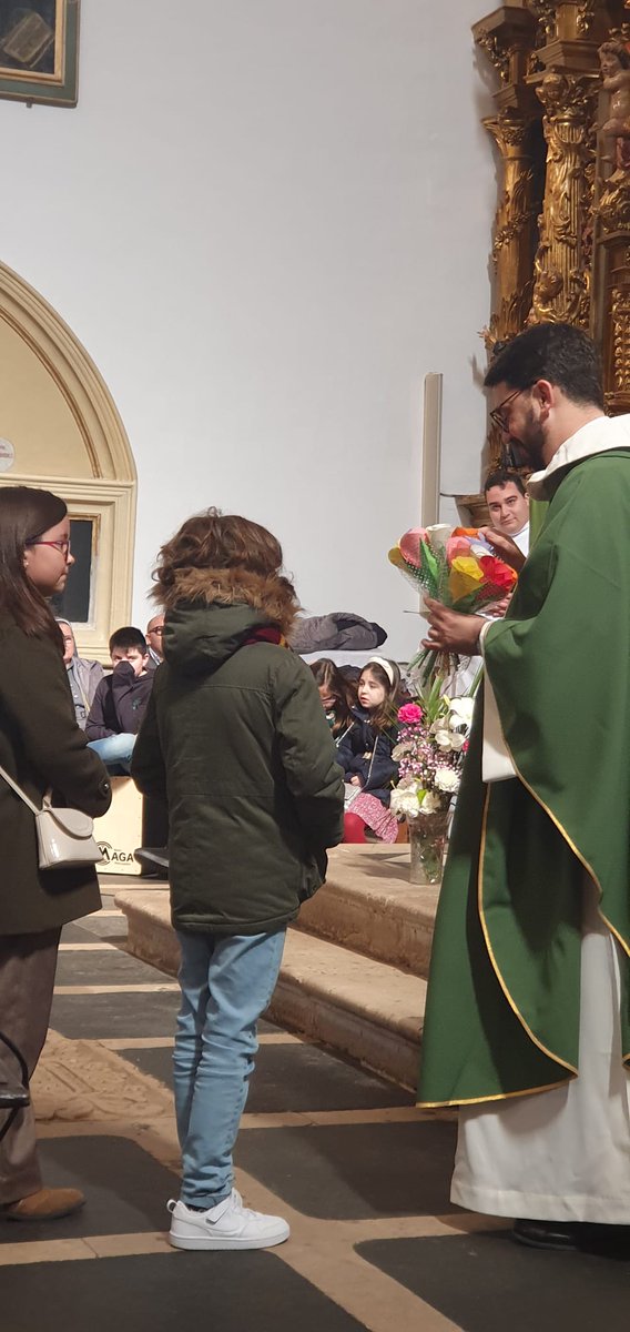 ToroUnidad's tweet photo. Hoy @Javi_PrietoP ha celebrado y presidido sus primeras Eucaristías en @ToroUnidad

Cada Eucaristía es una acción de gracias y hoy se hace visible en el nuevo sacerdote que fue ayer ordenado 

Que el Señor le ayude en esta vida sacerdotal y lo siga transmitiendo allá donde está https://t.co/oxsqs9X1IC