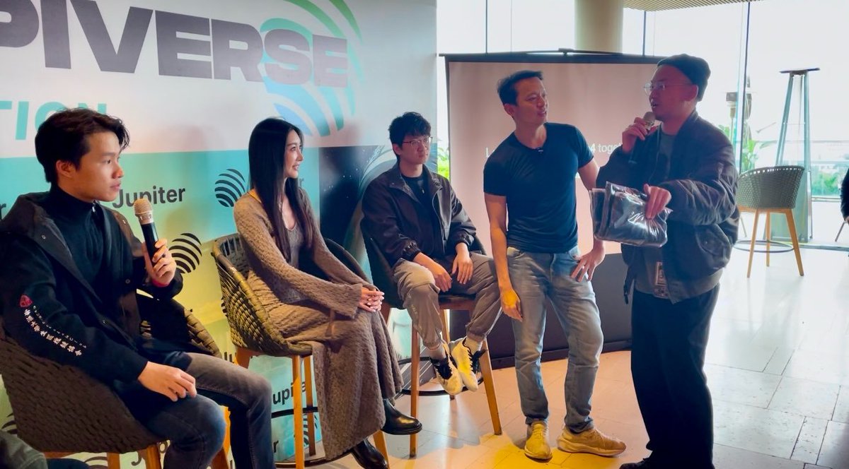 Jupiter Panel小作文：对Jupiter生态的小复盘以及展望

“Fuck consensus”

Meow的演讲有这么一句话，我觉得是很有意思的。Meow来不是为了参会，而是为了和社群打交道。为社群而生，不是为了参展而参展，这应该就是Web3创业者的精神。

Jupiter此时已经成了一个小宇宙，人如其名的Jupiverse

1/