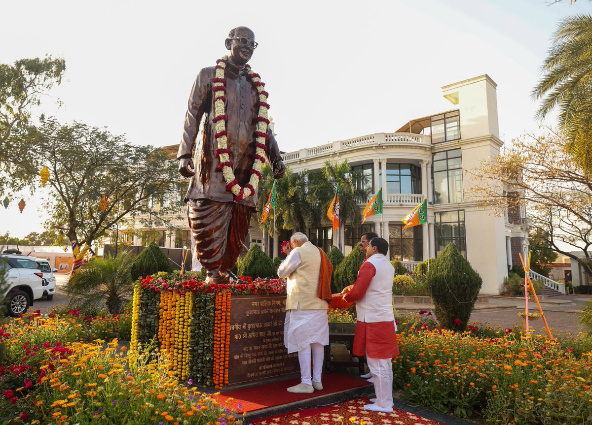 Narendra Modi (@narendramodi) on Twitter photo рднреЛрдкрд╛рд▓ рдореЗрдВ рд╢реНрд░рджреНрдзреЗрдп рдХреБрд╢рд╛рднрд╛рдК рдард╛рдХрд░реЗ рдЬреА рдХреА рдкреНрд░рддрд┐рдорд╛ рдкрд░ рд╢реНрд░рджреНрдзрд╛-рд╕реБрдорди рдЕрд░реНрдкрд┐рдд рдХрд┐рдПред рдЙрдирдХрд╛ рдЬреАрд╡рди рджреЗрд╢рднрд░ рдХреЗ рднрд╛рдЬрдкрд╛ рдХрд╛рд░реНрдпрдХрд░реНрддрд╛рдУрдВ рдХреЛ рдкреНрд░реЗрд░рд┐рдд рдХрд░рддрд╛ рд░рд╣рд╛ рд╣реИред рд╕рд╛рд░реНрд╡рдЬрдирд┐рдХ рдЬреАрд╡рди рдореЗрдВ рднреА рдЙрдирдХрд╛ рдпреЛрдЧрджрд╛рди рд╕рджреИрд╡ рд╕реНрдорд░рдгреАрдп рд░рд╣реЗрдЧрд╛ред рднреЛрдкрд╛рд▓ рдореЗрдВ рд╢реНрд░рджреНрдзреЗрдп рдХреБрд╢рд╛рднрд╛рдК рдард╛рдХрд░реЗ рдЬреА рдХреА рдкреНрд░рддрд┐рдорд╛ рдкрд░ рд╢реНрд░рджреНрдзрд╛-рд╕реБрдорди рдЕрд░реНрдкрд┐рдд рдХрд┐рдПред рдЙрдирдХрд╛ рдЬреАрд╡рди рджреЗрд╢рднрд░ рдХреЗ рднрд╛рдЬрдкрд╛ рдХрд╛рд░реНрдпрдХрд░реНрддрд╛рдУрдВ рдХреЛ рдкреНрд░реЗрд░рд┐рдд рдХрд░рддрд╛ рд░рд╣рд╛ рд╣реИред рд╕рд╛рд░реНрд╡рдЬрдирд┐рдХ рдЬреАрд╡рди рдореЗрдВ рднреА рдЙрдирдХрд╛ рдпреЛрдЧрджрд╛рди рд╕рджреИрд╡ рд╕реНрдорд░рдгреАрдп рд░рд╣реЗрдЧрд╛ред