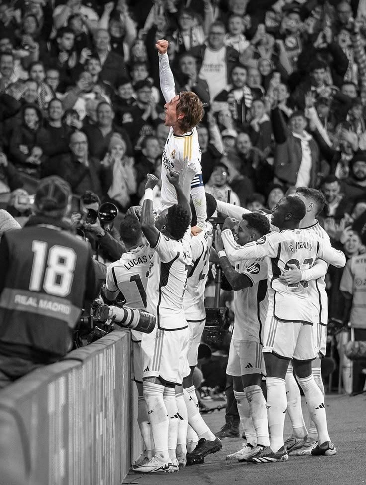 Raull_7F's tweet photo. الشمعة التي تضيء طريق ريال مدريد 🤍 https://t.co/yGfqZkggMa