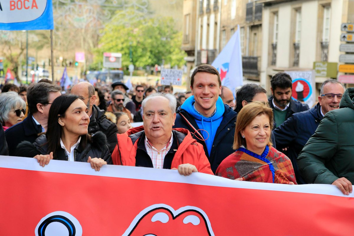 AitorBouza's tweet image. Polas rúas de Compostela defendendo a nosa lingua

#QueremosGalego