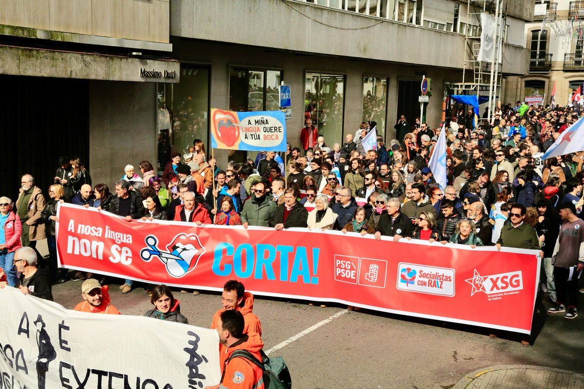 AitorBouza's tweet image. Polas rúas de Compostela defendendo a nosa lingua

#QueremosGalego