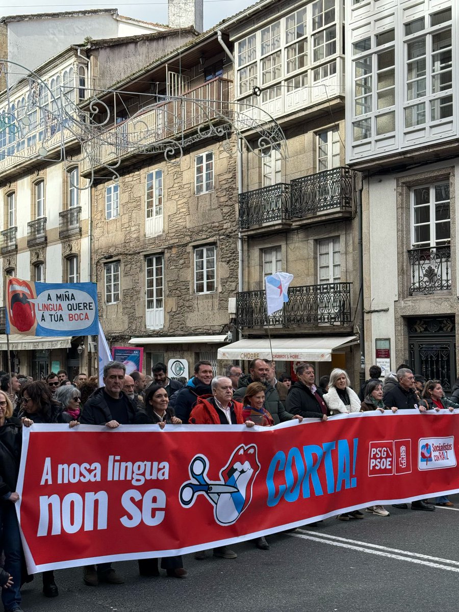 AitorBouza's tweet image. Polas rúas de Compostela defendendo a nosa lingua

#QueremosGalego