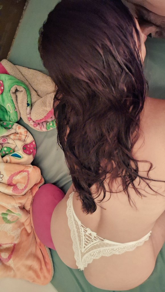 AngelicaYAlex's tweet photo. Que tal la deliciosa tanga de anoche!?
Sus nalgas riquísimas
#EsposaJoven 
#delicious 
#Cuckold
#putiesposa https://t.co/KhszNufFHN